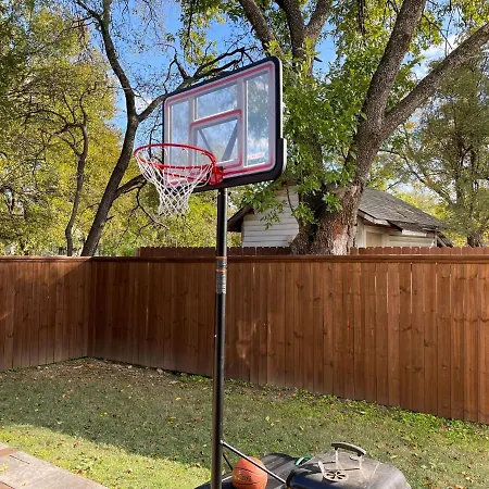 6 Bedroom Big Dallas Home W Hot Tub , Fire Pit & Basketballhoop